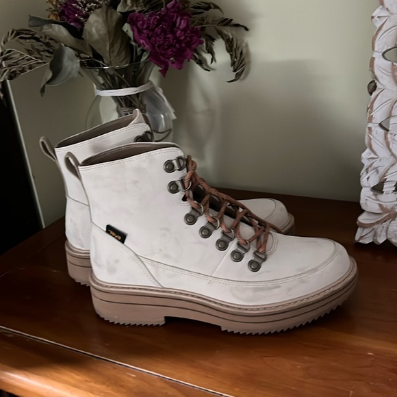 Teva Midform Boot in White Swan Size 8 - Picture 1 of 4